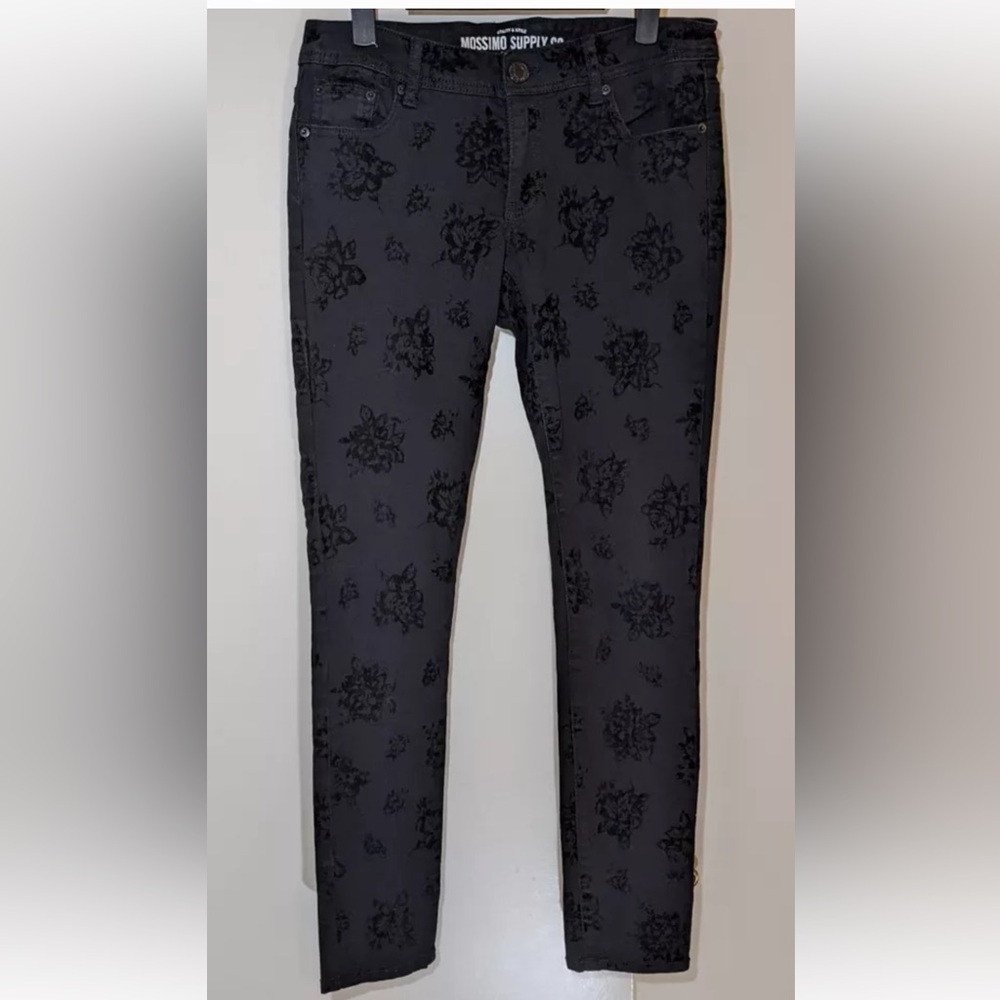 Mossimo Supply Co 11 Black Floral
Skinny Jeans Women's Pants